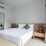Penelopy Suites Oberoi